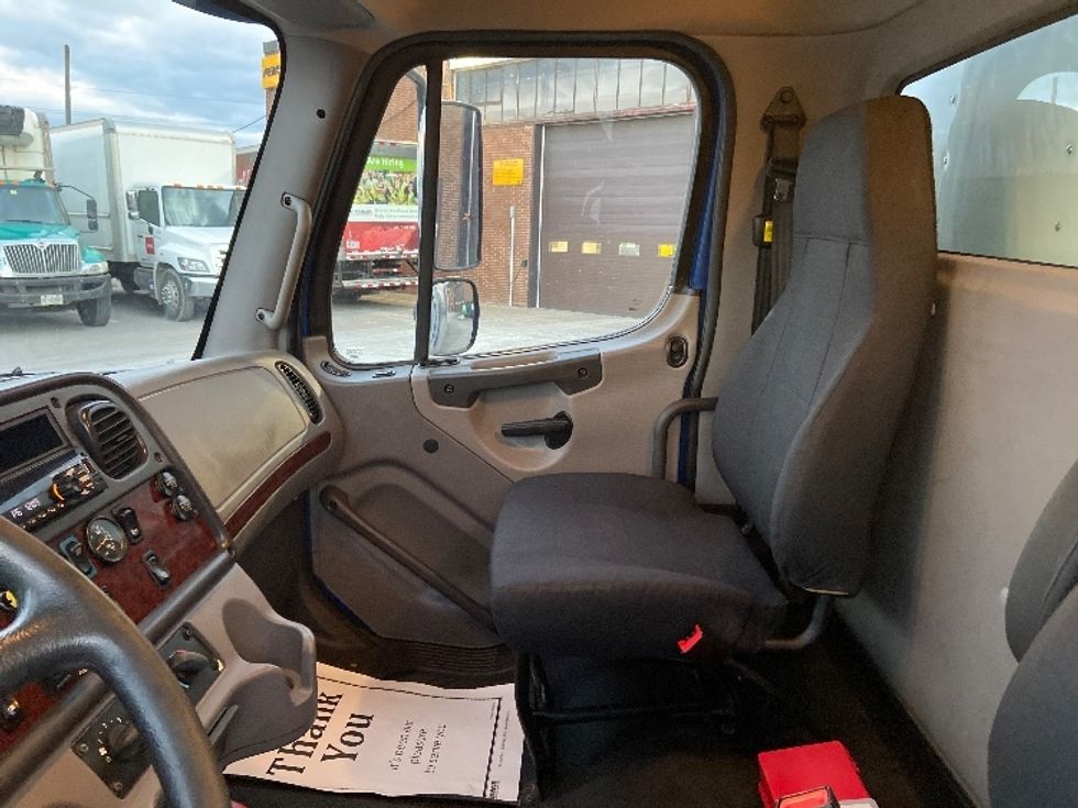 Medium Duty Box Truck-Light and Medium Duty Trucks-Freightliner-2019-M2-Mississauga-ON-375,647\n\t\tkm-$ 59,000 - Image 19
