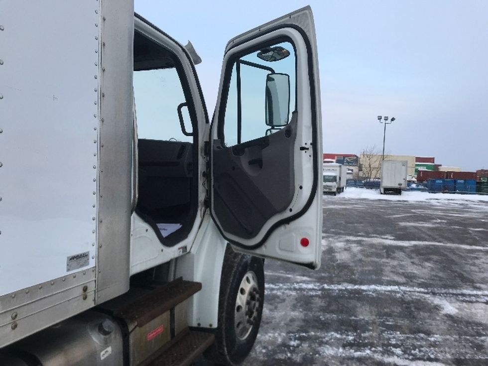 Medium Duty Box Truck-Light and Medium Duty Trucks-Freightliner-2019-M2-Mississauga-ON-386,626\n\t\tkm-$ 61,250 - Image 20