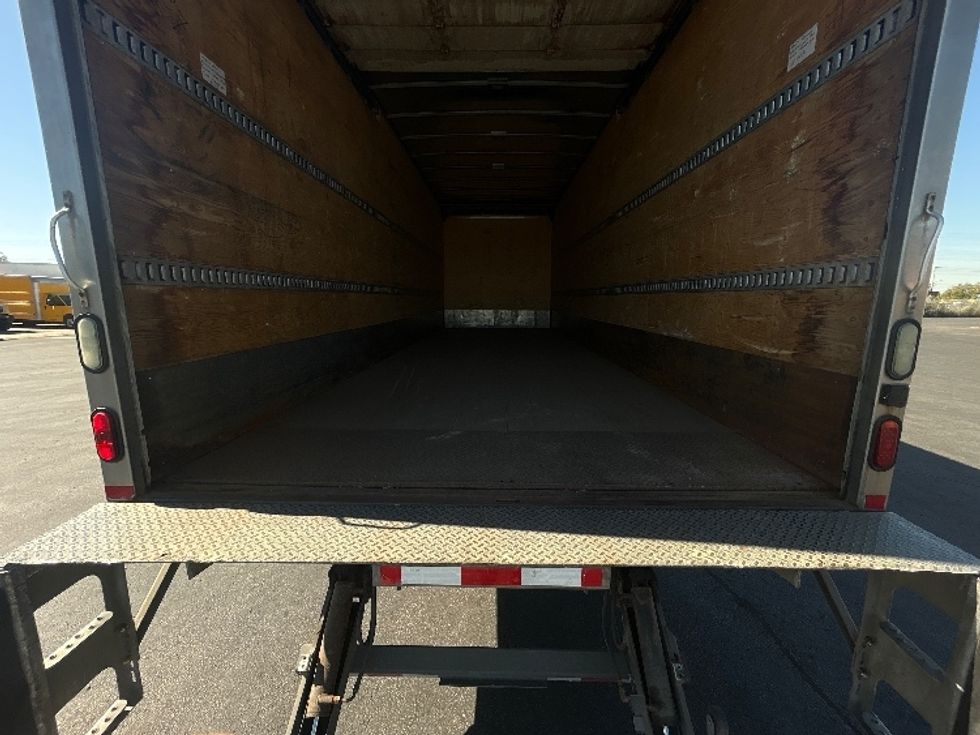 Medium Duty Box Truck-Light and Medium Duty Trucks-Freightliner-2019-M2-Mississauga-ON-397,918\n\t\tkm-$ 59,000 - Image 10