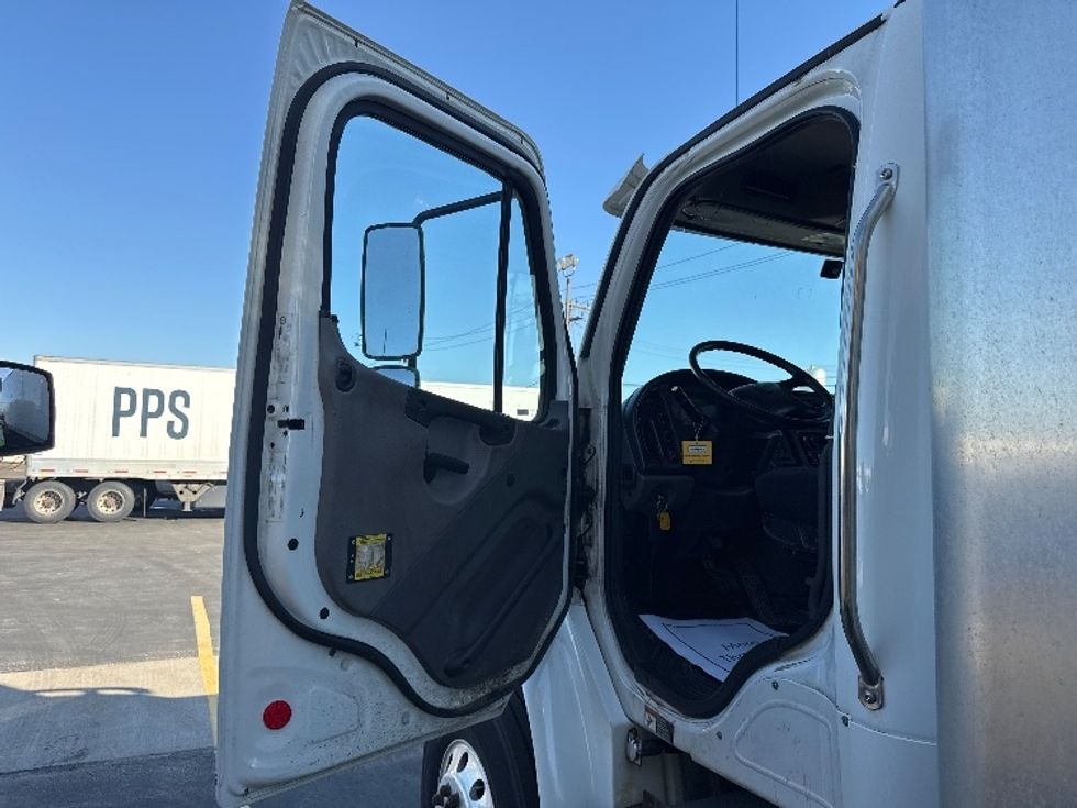 Medium Duty Box Truck-Light and Medium Duty Trucks-Freightliner-2019-M2-Mississauga-ON-397,918\n\t\tkm-$ 59,000 - Image 16