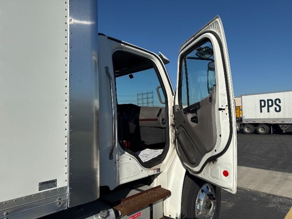 Medium Duty Box Truck-Light and Medium Duty Trucks-Freightliner-2019-M2-Mississauga-ON-397,918\n\t\tkm-$ 59,000 - Image 20