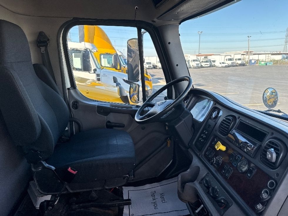 Medium Duty Box Truck-Light and Medium Duty Trucks-Freightliner-2019-M2-Mississauga-ON-397,918\n\t\tkm-$ 59,000 - Image 22