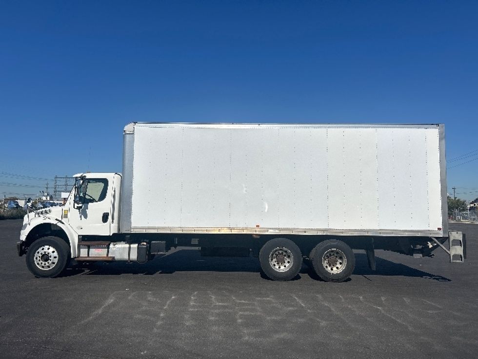 Medium Duty Box Truck-Light and Medium Duty Trucks-Freightliner-2019-M2-Mississauga-ON-397,918\n\t\tkm-$ 59,000 - Image 4
