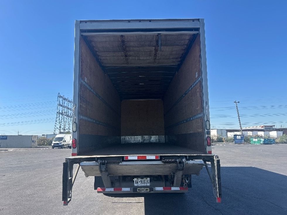 Medium Duty Box Truck-Light and Medium Duty Trucks-Freightliner-2019-M2-Mississauga-ON-397,918\n\t\tkm-$ 59,000 - Image 8
