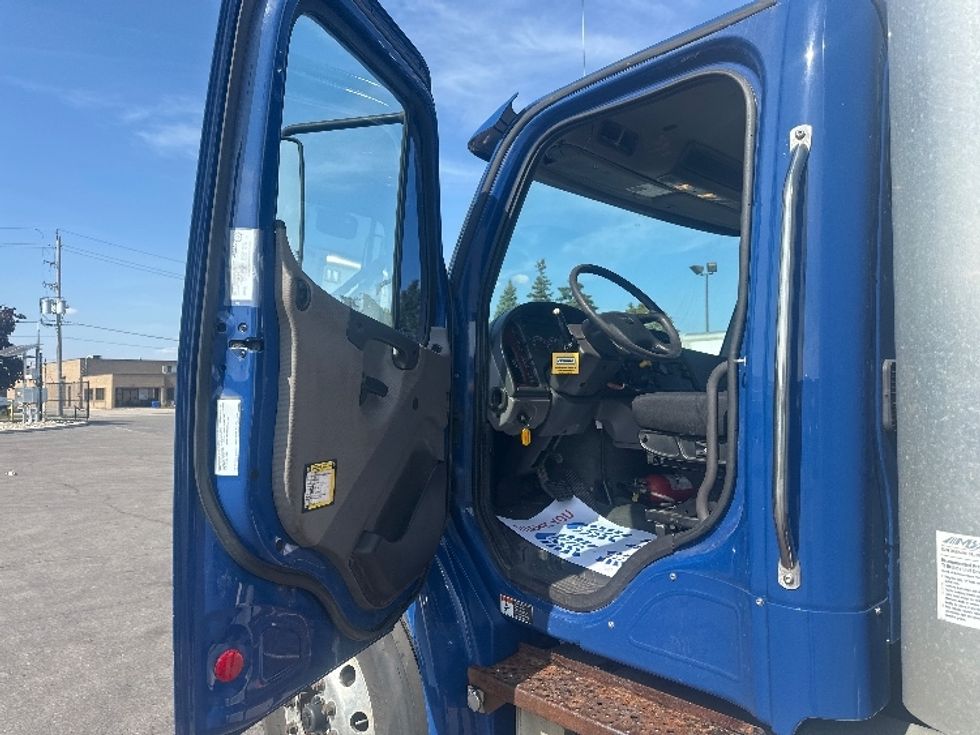 Medium Duty Box Truck-Light and Medium Duty Trucks-Freightliner-2019-M2-Mississauga-ON-398,800\n\t\tkm-$ 42,250 - Image 16
