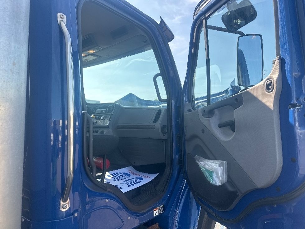 Medium Duty Box Truck-Light and Medium Duty Trucks-Freightliner-2019-M2-Mississauga-ON-398,800\n\t\tkm-$ 42,250 - Image 20