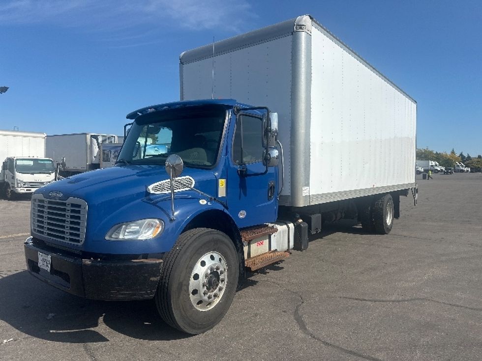 Medium Duty Box Truck-Light and Medium Duty Trucks-Freightliner-2019-M2-Mississauga-ON-398,800\n\t\tkm-$ 42,250 - Image 3