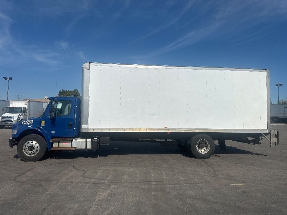 Medium Duty Box Truck-Light and Medium Duty Trucks-Freightliner-2019-M2-Mississauga-ON-398,800\n\t\tkm-$ 42,250 - Image 4