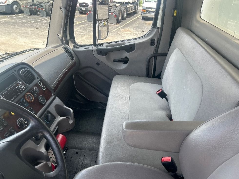 Medium Duty Box Truck-Light and Medium Duty Trucks-Freightliner-2019-M2-Moberly-MO-108,356\n\t\tmiles-$ 66,000 - Image 19