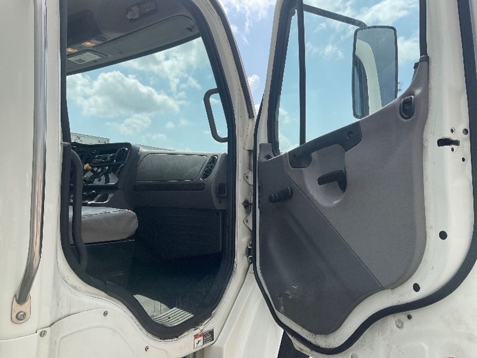 Medium Duty Box Truck-Light and Medium Duty Trucks-Freightliner-2019-M2-Moberly-MO-115,904\n\t\tmiles-$ 55,750 - Image 20