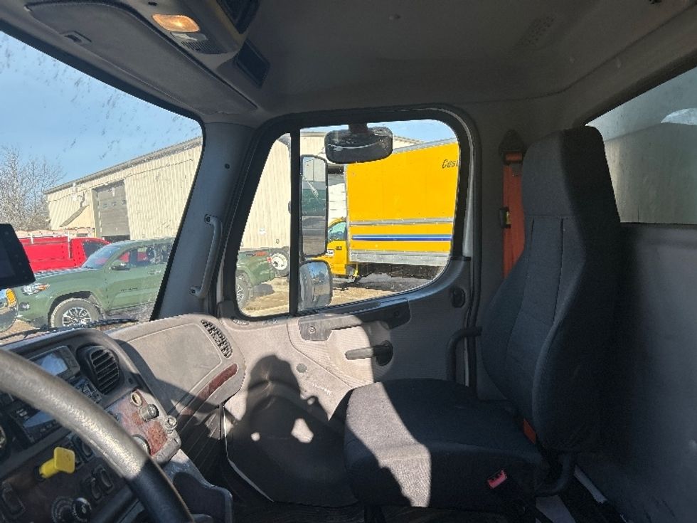 Medium Duty Box Truck-Light and Medium Duty Trucks-Freightliner-2019-M2-Moberly-MO-468,609\n\t\tmiles-$ 20,750 - Image 18
