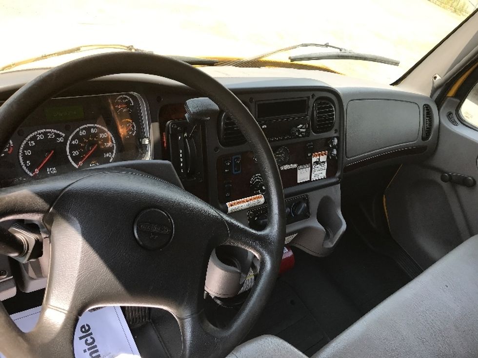 Medium Duty Box Truck-Light and Medium Duty Trucks-Freightliner-2019-M2-Moncton-NB-222,670\n\t\tkm-$ 67,750 - Image 17