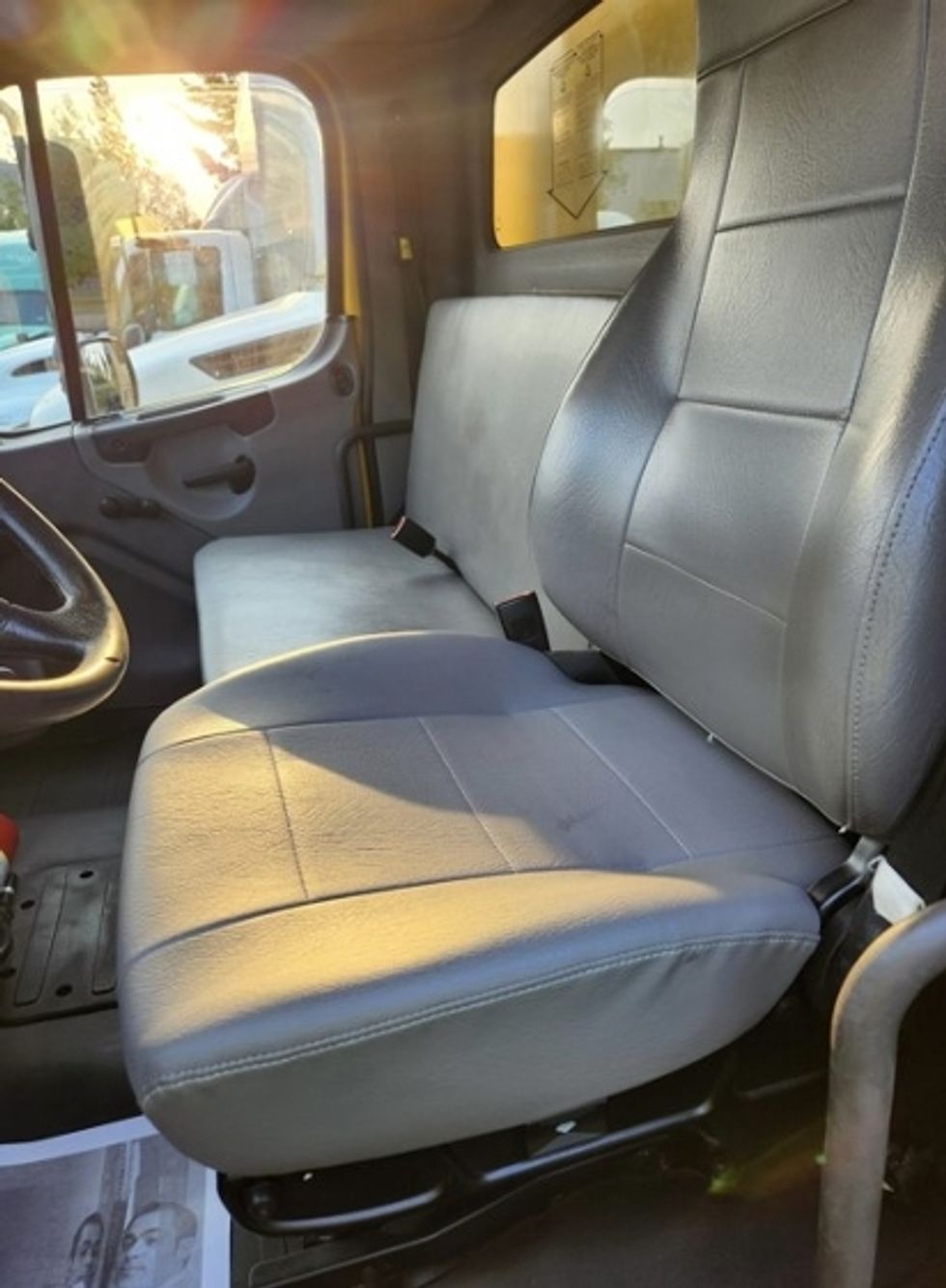 Medium Duty Box Truck-Light and Medium Duty Trucks-Freightliner-2019-M2-Moncton-NB-222,670\n\t\tkm-$ 67,750 - Image 21