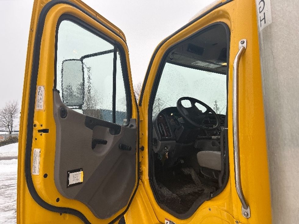 Medium Duty Box Truck-Light and Medium Duty Trucks-Freightliner-2019-M2-Moncton-NB-252,434\n\t\tkm-$ 66,250 - Image 16