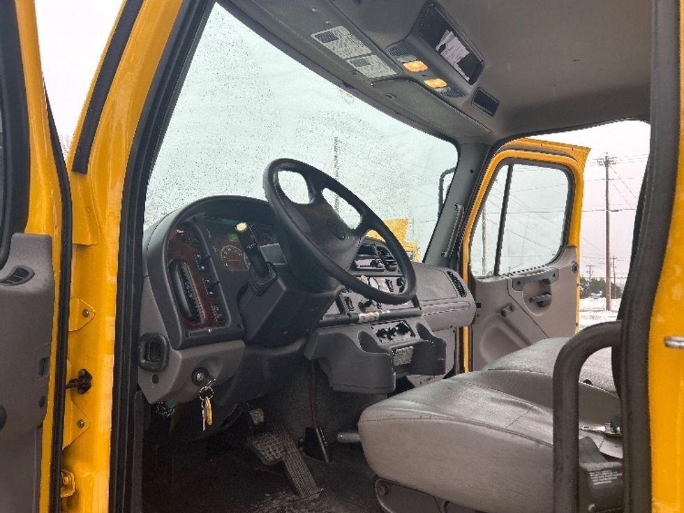 Medium Duty Box Truck-Light and Medium Duty Trucks-Freightliner-2019-M2-Moncton-NB-252,434\n\t\tkm-$ 66,250 - Image 17