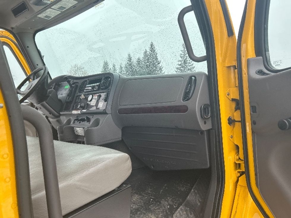 Medium Duty Box Truck-Light and Medium Duty Trucks-Freightliner-2019-M2-Moncton-NB-252,434\n\t\tkm-$ 66,250 - Image 21