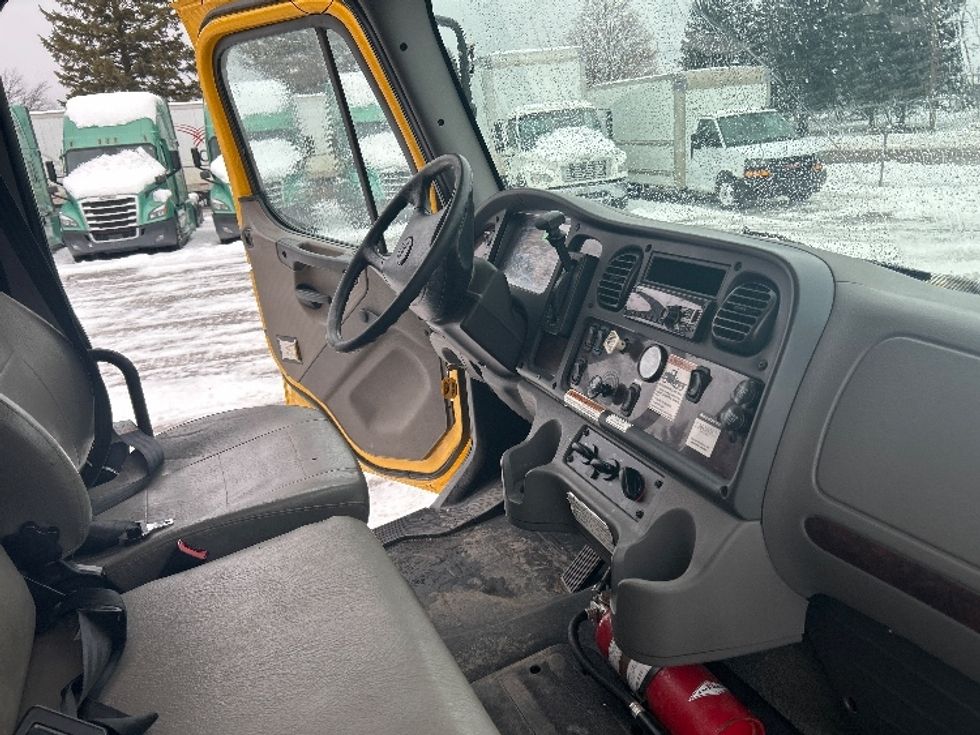 Medium Duty Box Truck-Light and Medium Duty Trucks-Freightliner-2019-M2-Moncton-NB-252,434\n\t\tkm-$ 66,250 - Image 22
