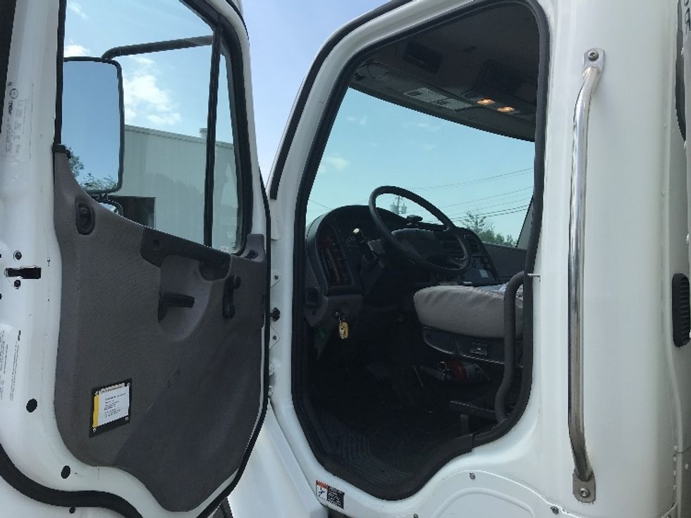 Medium Duty Box Truck-Light and Medium Duty Trucks-Freightliner-2019-M2-Moncton-NB-343,552\n\t\tkm-$ 57,750 - Image 16