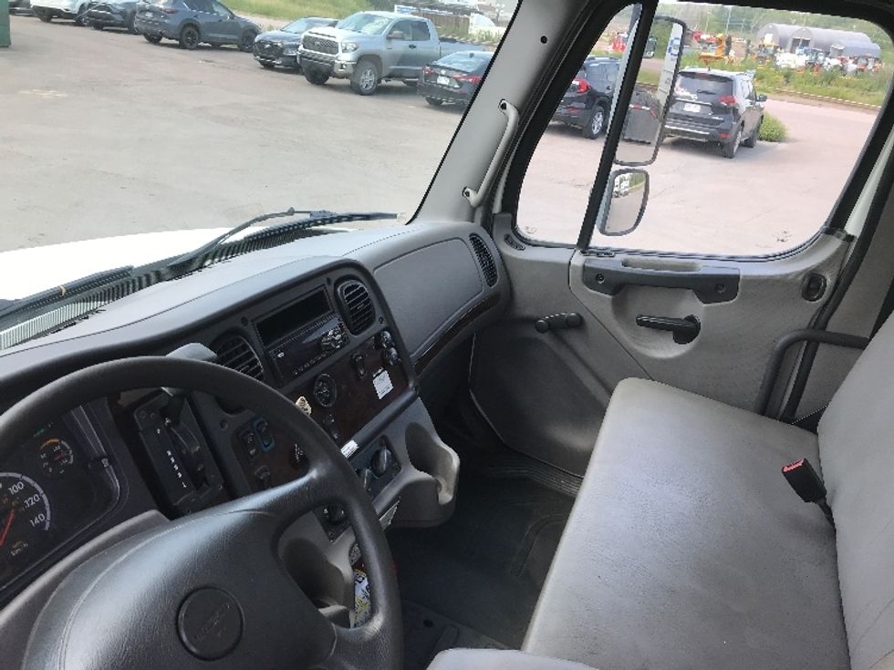 Medium Duty Box Truck-Light and Medium Duty Trucks-Freightliner-2019-M2-Moncton-NB-343,552\n\t\tkm-$ 57,750 - Image 17