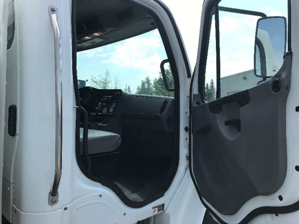 Medium Duty Box Truck-Light and Medium Duty Trucks-Freightliner-2019-M2-Moncton-NB-343,552\n\t\tkm-$ 57,750 - Image 20
