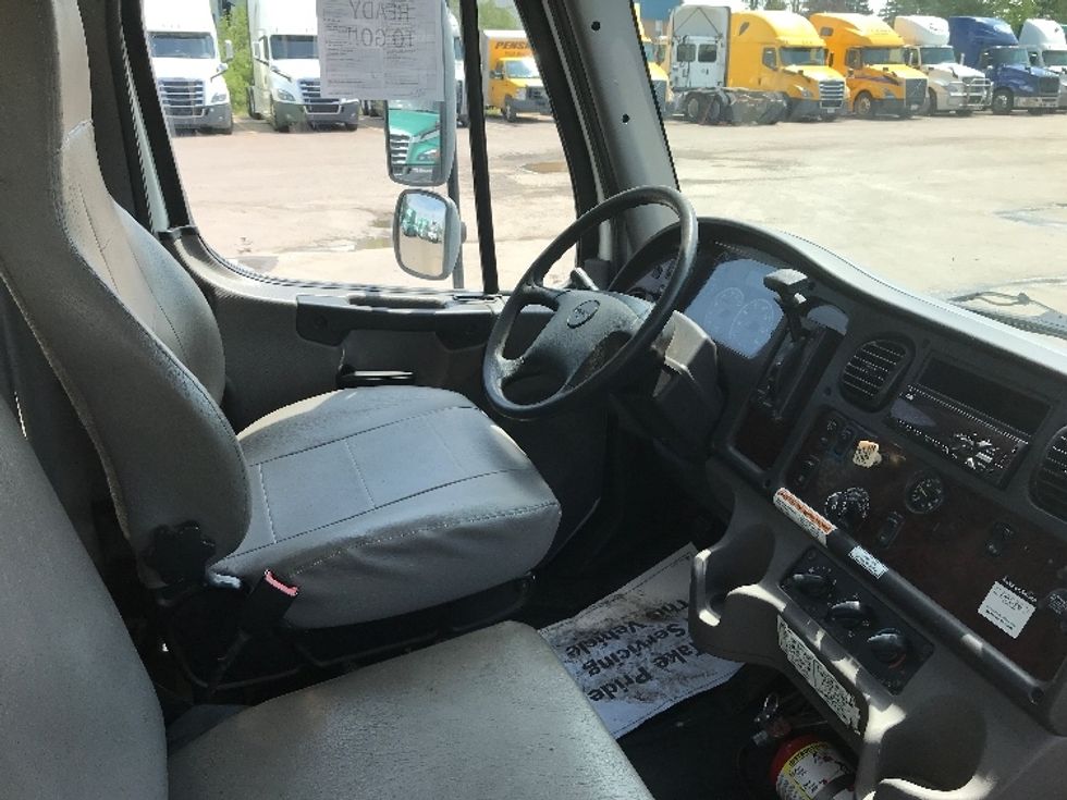 Medium Duty Box Truck-Light and Medium Duty Trucks-Freightliner-2019-M2-Moncton-NB-343,552\n\t\tkm-$ 57,750 - Image 22