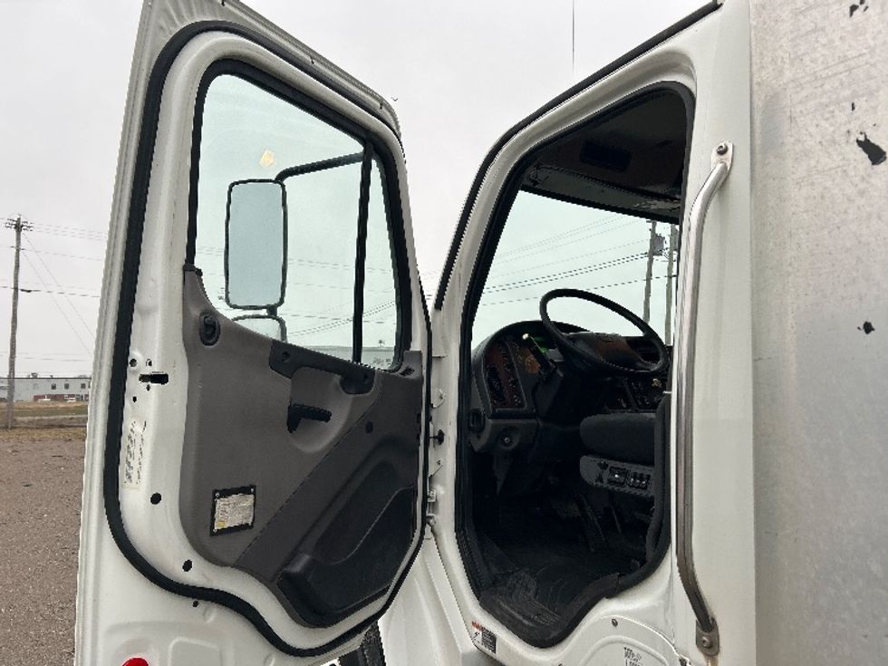 Medium Duty Box Truck-Light and Medium Duty Trucks-Freightliner-2019-M2-Moncton-NB-438,959\n\t\tkm-$ 47,250 - Image 15