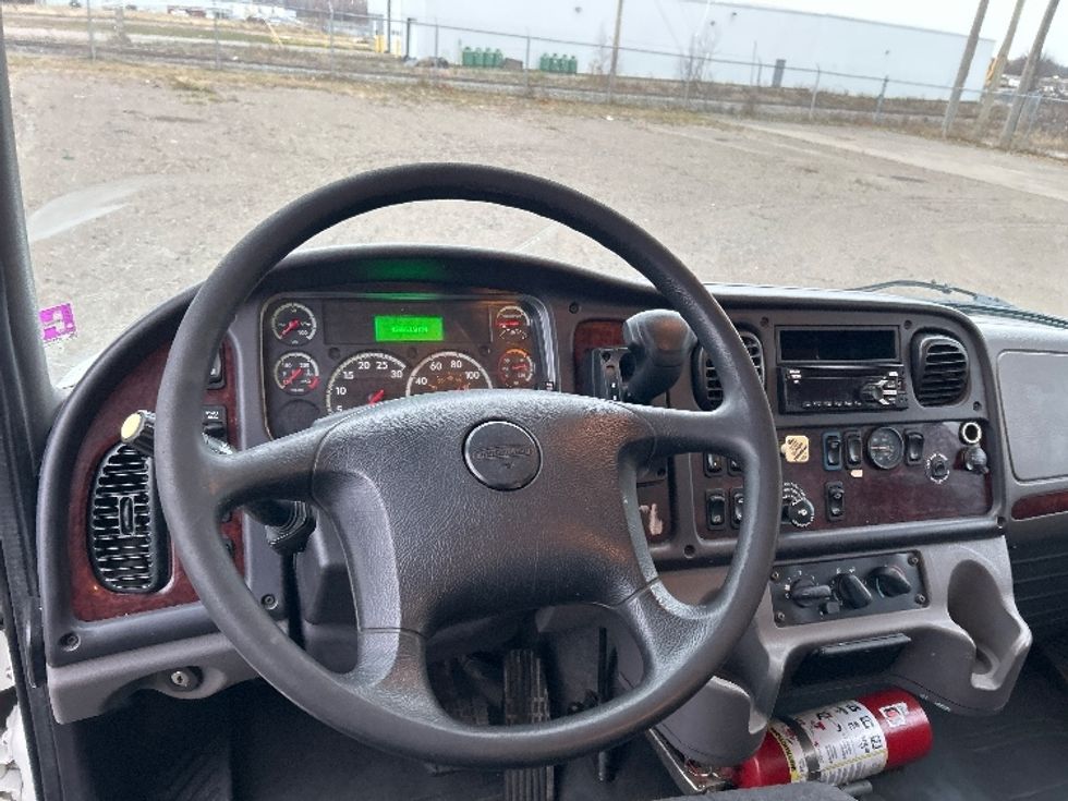 Medium Duty Box Truck-Light and Medium Duty Trucks-Freightliner-2019-M2-Moncton-NB-438,959\n\t\tkm-$ 47,250 - Image 17