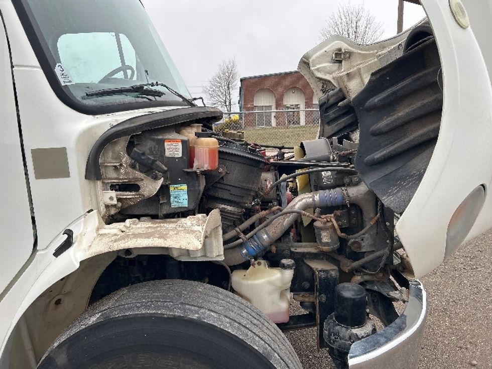 Medium Duty Box Truck-Light and Medium Duty Trucks-Freightliner-2019-M2-Moncton-NB-438,959\n\t\tkm-$ 47,250 - Image 22