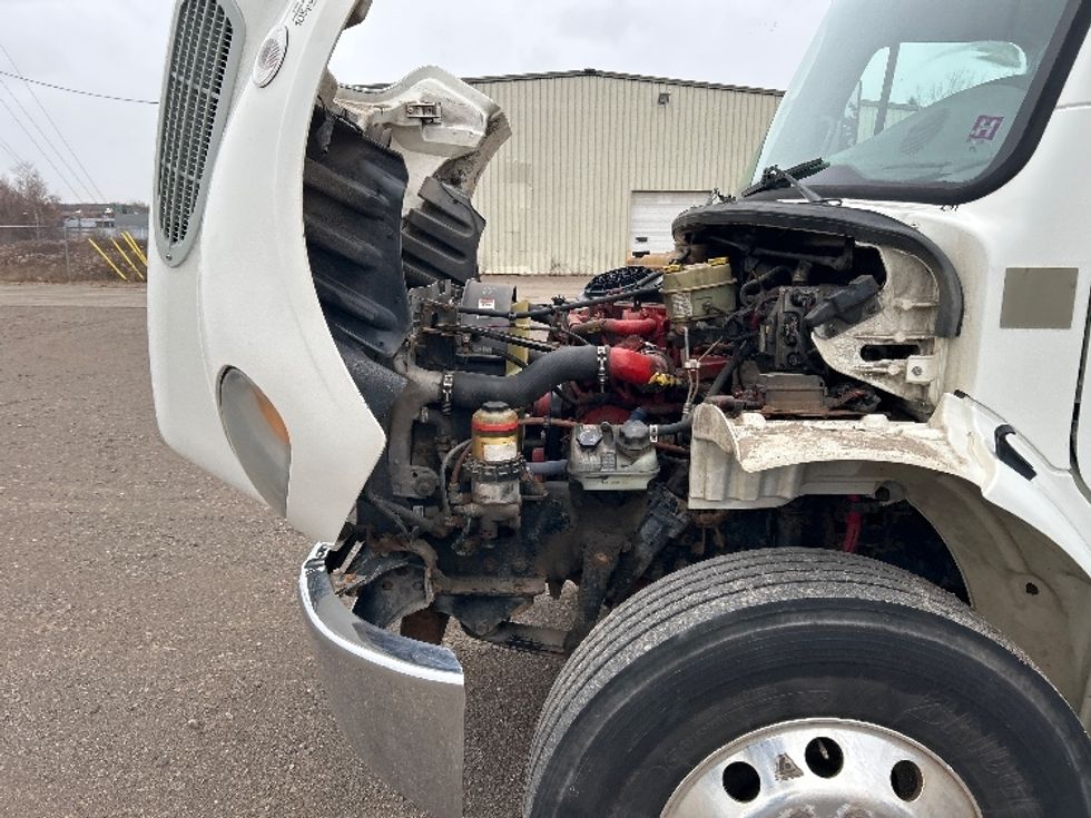 Medium Duty Box Truck-Light and Medium Duty Trucks-Freightliner-2019-M2-Moncton-NB-438,959\n\t\tkm-$ 47,250 - Image 23