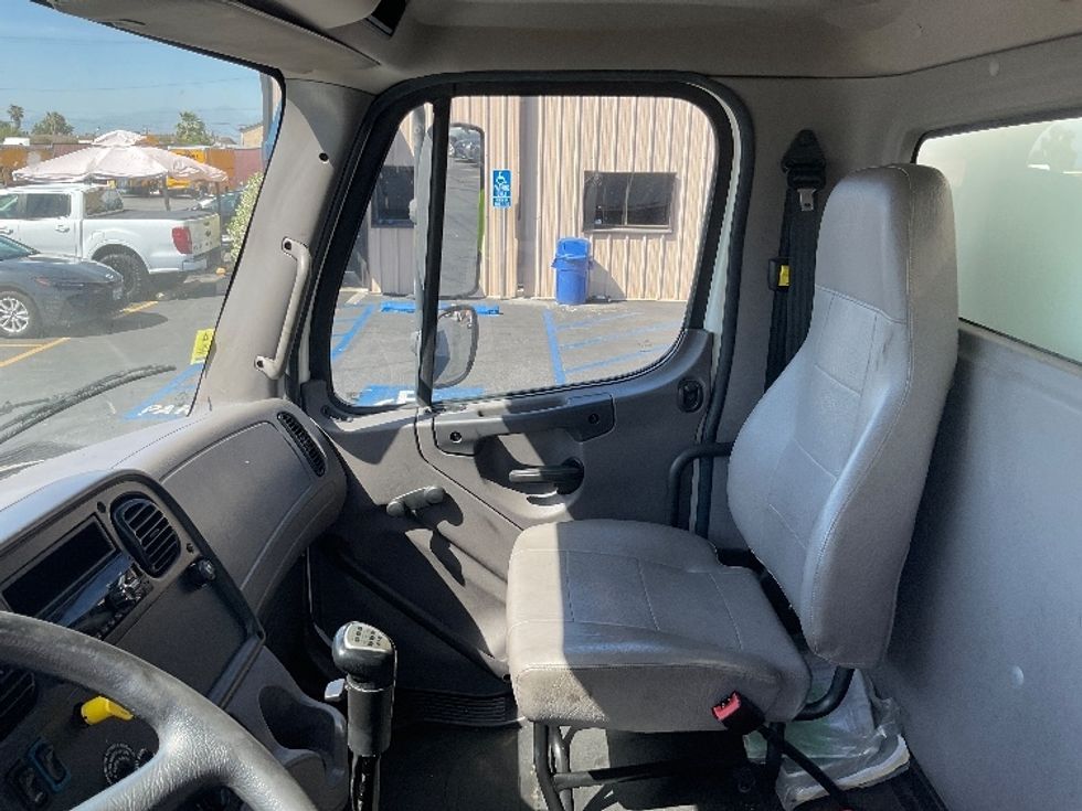 Medium Duty Box Truck-Light and Medium Duty Trucks-Freightliner-2019-M2-Montebello-CA-175,808\n\t\tmiles-$ 58,250 - Image 19