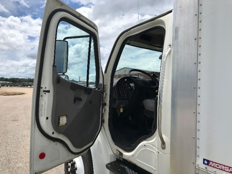 Medium Duty Box Truck-Light and Medium Duty Trucks-Freightliner-2019-M2-Montgomery-AL-320,137\n\t\tmiles-$ 28,750 - Image 16