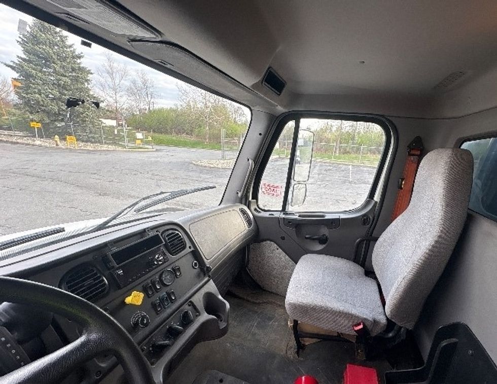 Medium Duty Box Truck-Light and Medium Duty Trucks-Freightliner-2019-M2-Montgomery-NY-241,258\n\t\tmiles-$ 30,500 - Image 19