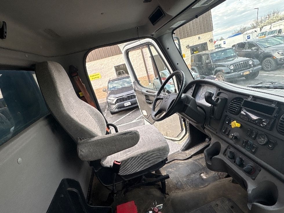 Medium Duty Box Truck-Light and Medium Duty Trucks-Freightliner-2019-M2-Montgomery-NY-241,258\n\t\tmiles-$ 30,500 - Image 22