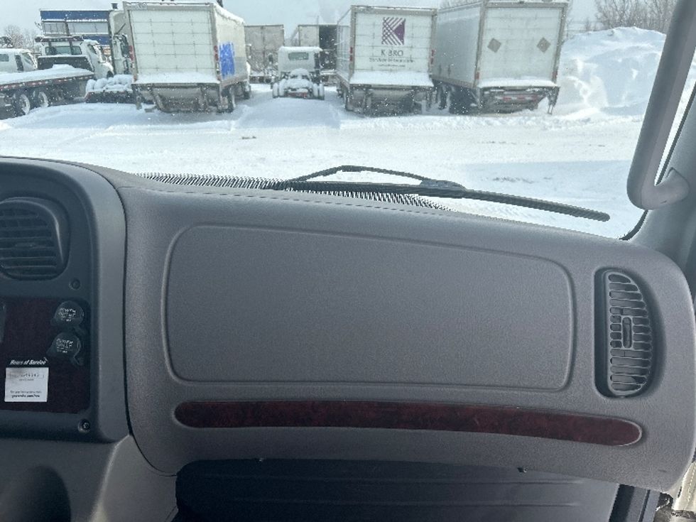 Medium Duty Box Truck-Light and Medium Duty Trucks-Freightliner-2019-M2-Montreal-PQ-419,195\n\t\tkm-$ 39,500 - Image 21