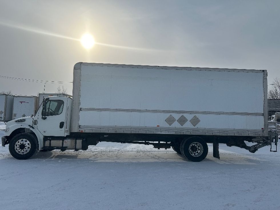Medium Duty Box Truck-Light and Medium Duty Trucks-Freightliner-2019-M2-Montreal-PQ-419,195\n\t\tkm-$ 39,500 - Image 4