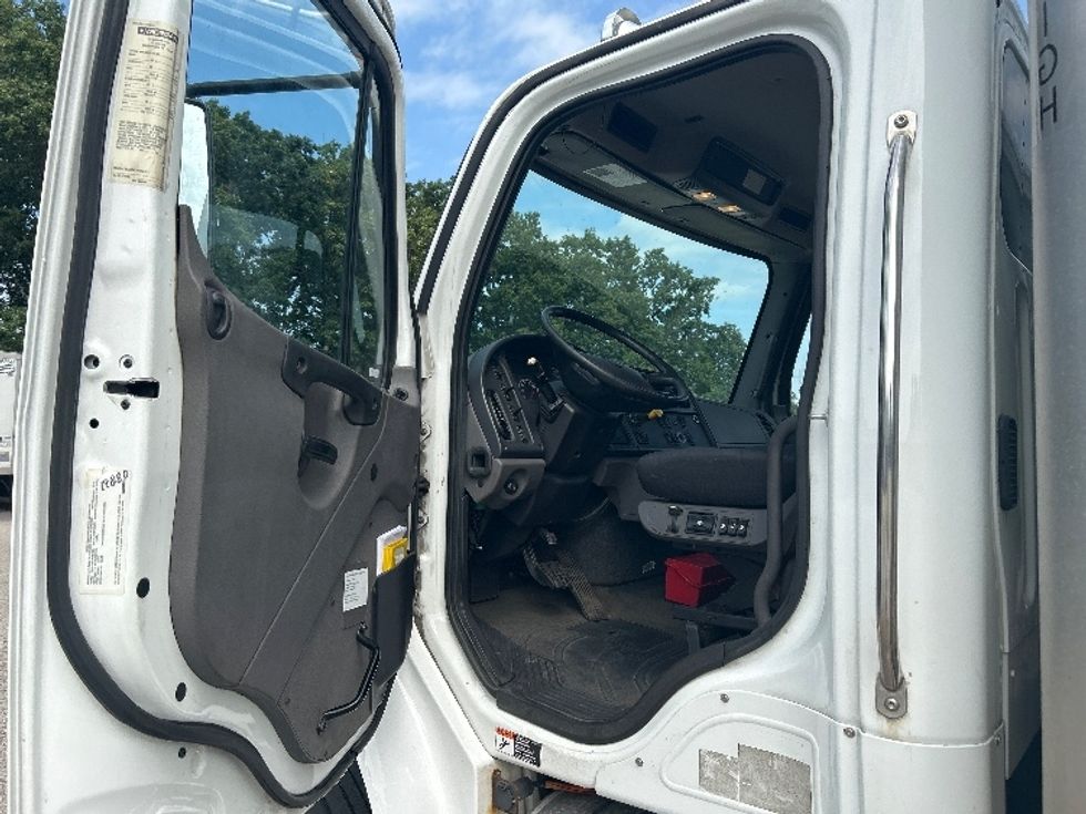 Medium Duty Box Truck-Light and Medium Duty Trucks-Freightliner-2019-M2-Muskegon-MI-198,580\n\t\tmiles-$ 42,750 - Image 14