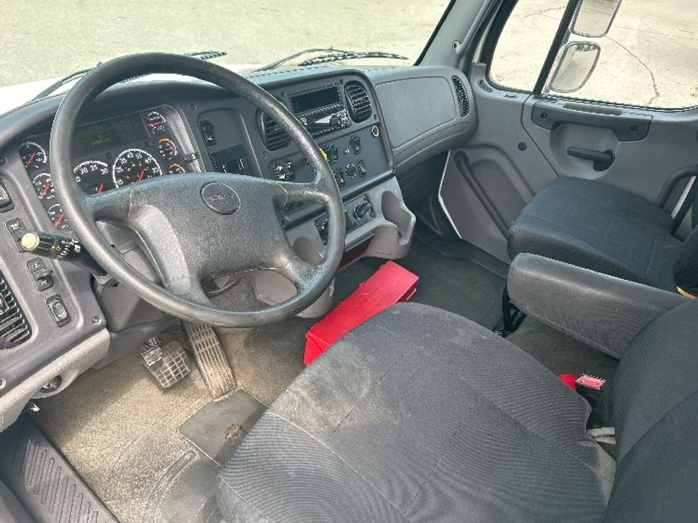 Medium Duty Box Truck-Light and Medium Duty Trucks-Freightliner-2019-M2-Muskegon-MI-198,580\n\t\tmiles-$ 42,750 - Image 15