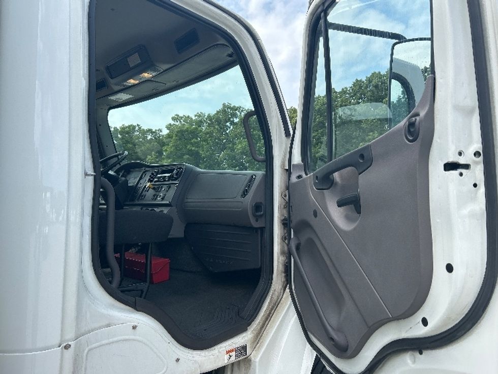 Medium Duty Box Truck-Light and Medium Duty Trucks-Freightliner-2019-M2-Muskegon-MI-198,580\n\t\tmiles-$ 42,750 - Image 18