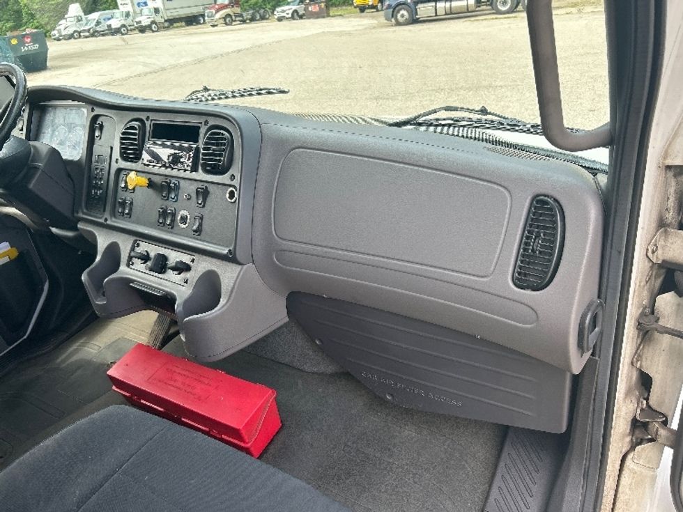 Medium Duty Box Truck-Light and Medium Duty Trucks-Freightliner-2019-M2-Muskegon-MI-198,580\n\t\tmiles-$ 42,750 - Image 19