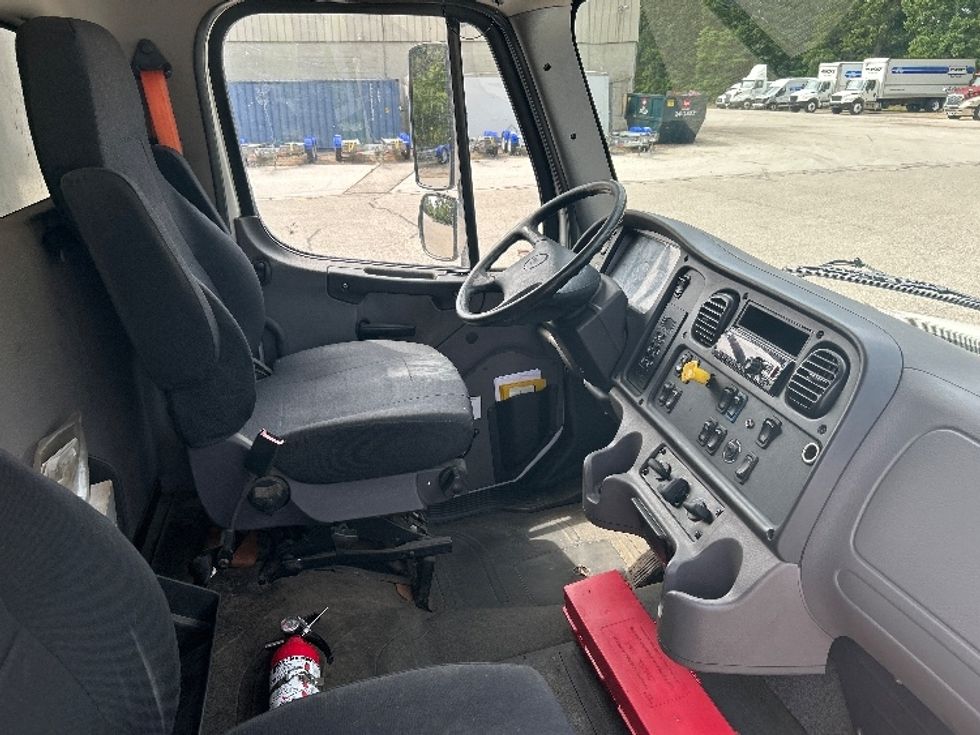 Medium Duty Box Truck-Light and Medium Duty Trucks-Freightliner-2019-M2-Muskegon-MI-198,580\n\t\tmiles-$ 42,750 - Image 20