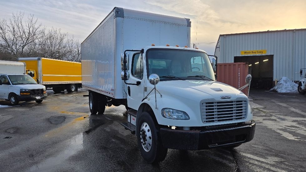 Medium Duty Box Truck-Light and Medium Duty Trucks-Freightliner-2019-M2-New Bedford-MA-196,642\n\t\tmiles-$ 38,500 - Image 1