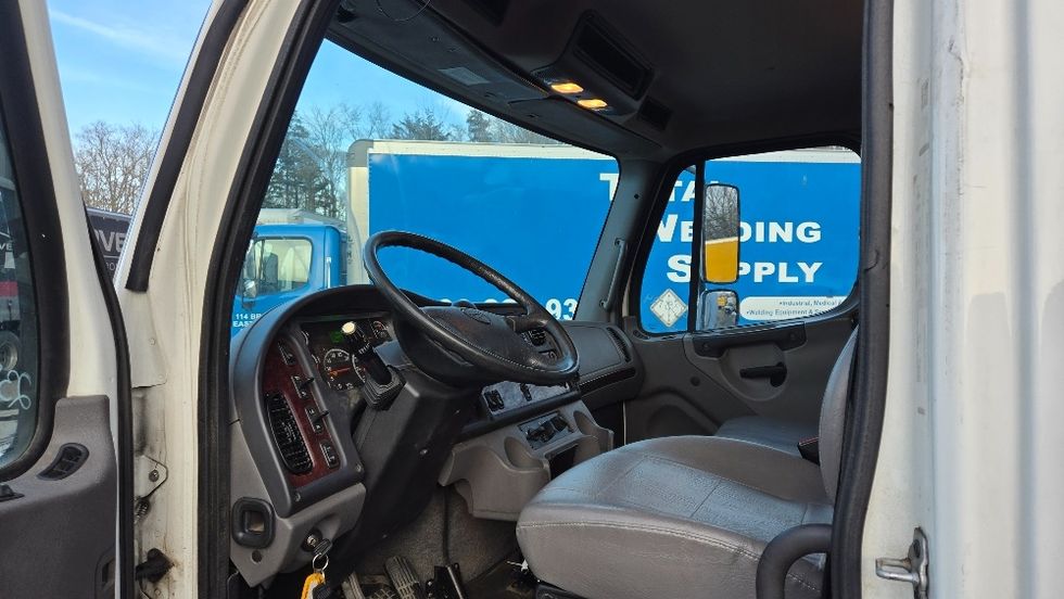 Medium Duty Box Truck-Light and Medium Duty Trucks-Freightliner-2019-M2-New Bedford-MA-196,642\n\t\tmiles-$ 38,500 - Image 17