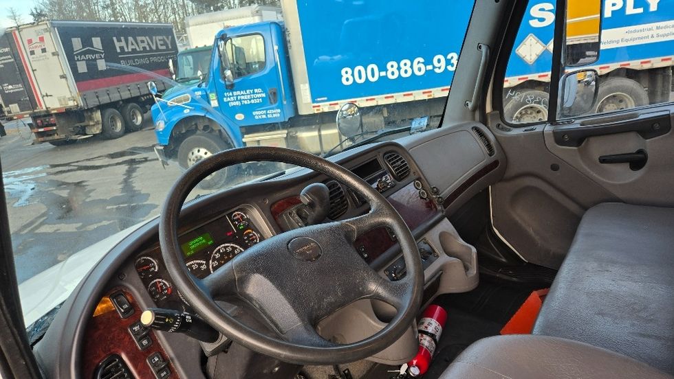 Medium Duty Box Truck-Light and Medium Duty Trucks-Freightliner-2019-M2-New Bedford-MA-196,642\n\t\tmiles-$ 38,500 - Image 18