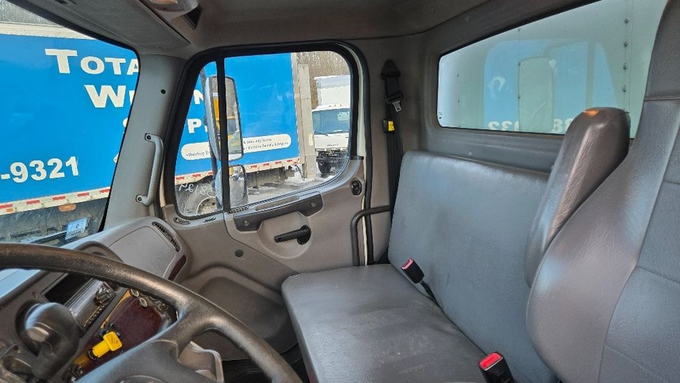 Medium Duty Box Truck-Light and Medium Duty Trucks-Freightliner-2019-M2-New Bedford-MA-196,642\n\t\tmiles-$ 38,500 - Image 19