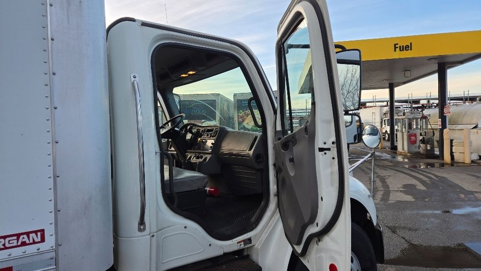 Medium Duty Box Truck-Light and Medium Duty Trucks-Freightliner-2019-M2-New Bedford-MA-196,642\n\t\tmiles-$ 38,500 - Image 20