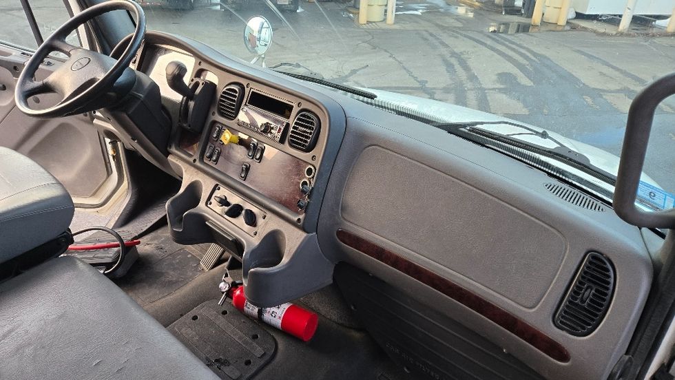 Medium Duty Box Truck-Light and Medium Duty Trucks-Freightliner-2019-M2-New Bedford-MA-196,642\n\t\tmiles-$ 38,500 - Image 21