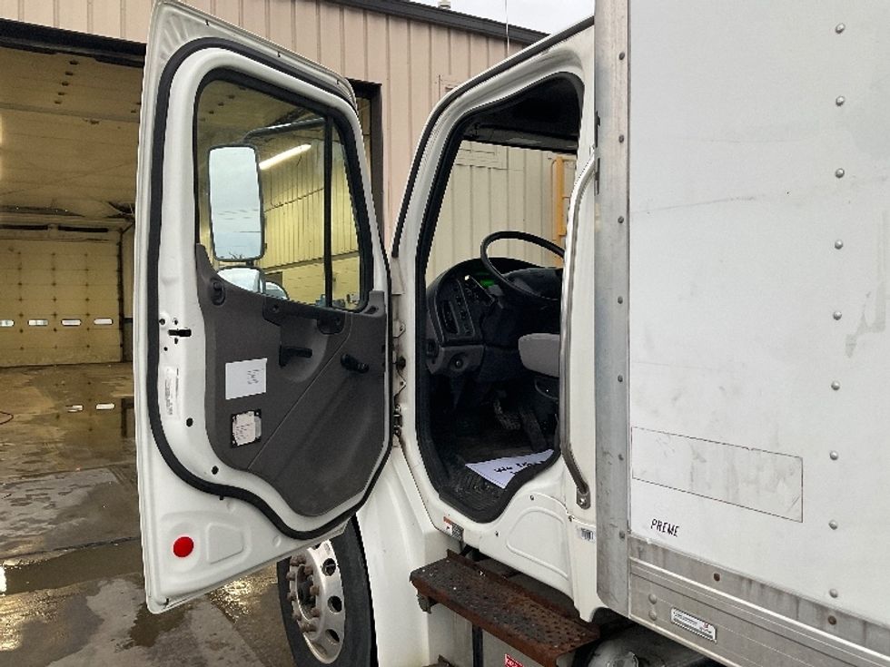 Medium Duty Box Truck-Light and Medium Duty Trucks-Freightliner-2019-M2-New Castle-DE-118,120\n\t\tmiles-$ 54,500 - Image 16