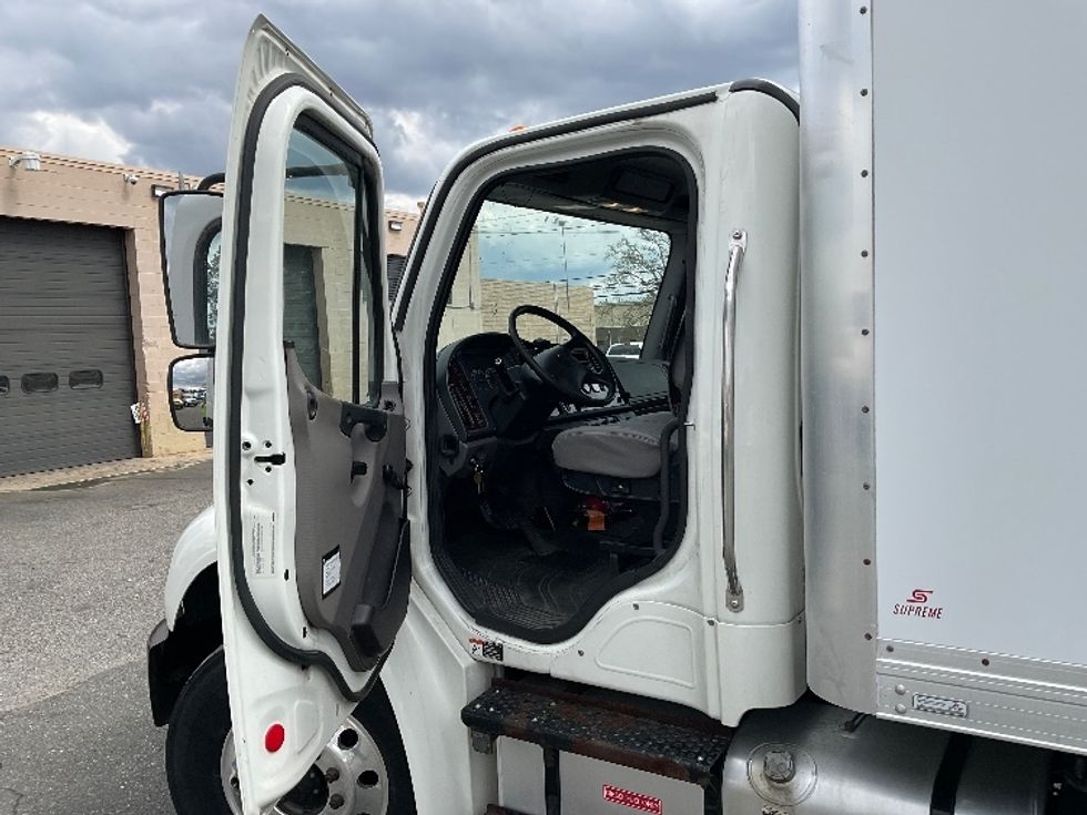 Medium Duty Box Truck-Light and Medium Duty Trucks-Freightliner-2019-M2-New Castle-DE-226,188\n\t\tmiles-$ 38,500 - Image 16