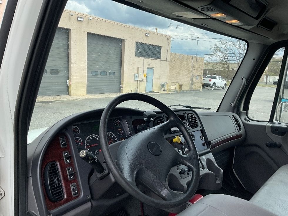Medium Duty Box Truck-Light and Medium Duty Trucks-Freightliner-2019-M2-New Castle-DE-226,188\n\t\tmiles-$ 38,500 - Image 17