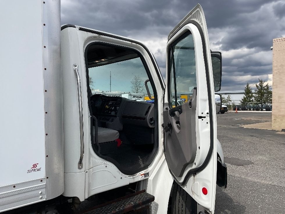 Medium Duty Box Truck-Light and Medium Duty Trucks-Freightliner-2019-M2-New Castle-DE-226,188\n\t\tmiles-$ 38,500 - Image 20